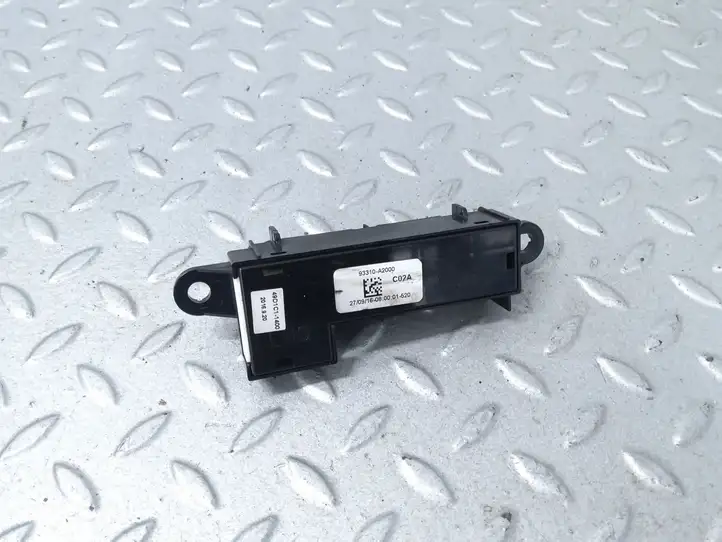 Kia Ceed (2015 - 2018) 93310A2000 Кнопка парктроника — фото 5