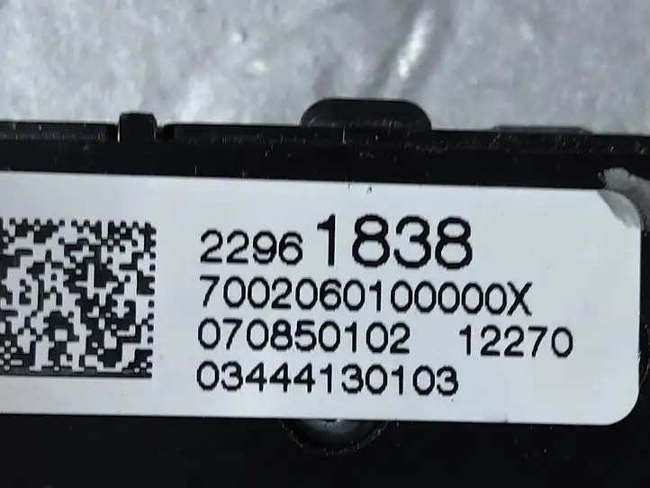 Cadillac XTS (2012 - 2017) 22961838 Кнопка парктроника — фото 2