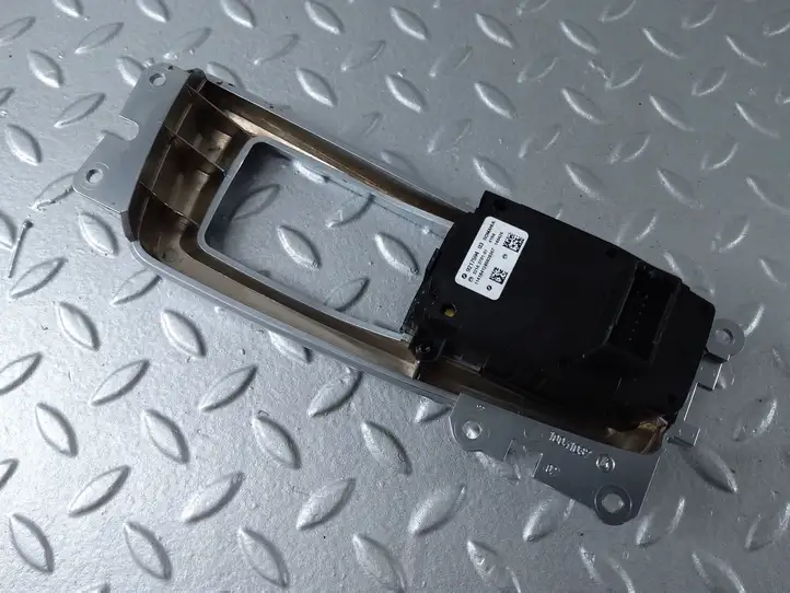 BMW 5 F10 F11 (2009 - 2016) 9217594 Кнопка ручного тормоза — фото 6