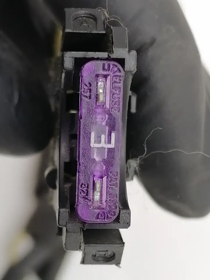 Peugeot 407 (2004 - 2011)  9664902880 Узел подключения плюсовых проводов