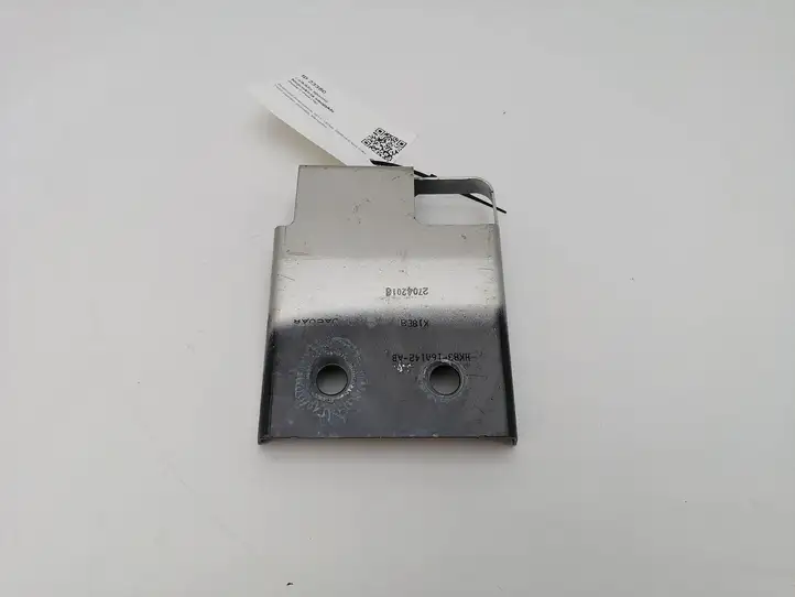 Jaguar F-Pace (2016 - )  HK8316A142AB Держатель крыла