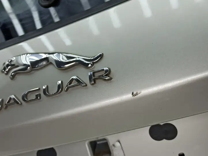 Jaguar F-Pace (2016 - ) HK8340010A Крышка багажника — фото 8