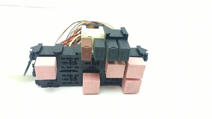Nissan Primastar (2001 - 2014) 7703297572 Блок монтирования реле — фото 3