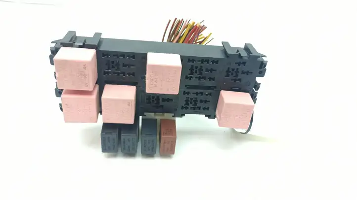 Nissan Primastar (2001 - 2014) 7703297572 Блок монтирования реле — фото 4