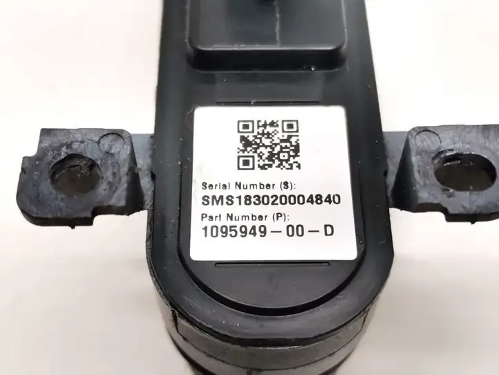 Tesla Model 3 (2017 - 2023) 1095949-00-D Видеокамера заднего вида — фото 3