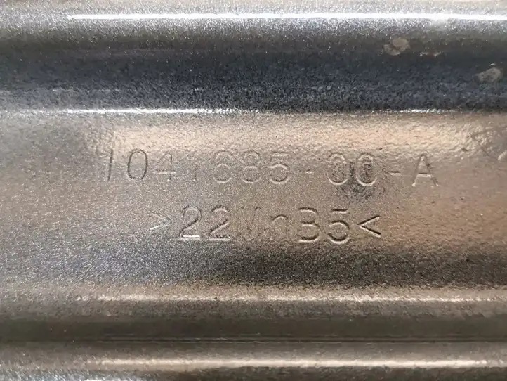 Tesla Model S (2016 - 2021) 1041685-00-A Усилитель заднего бампера — фото 4