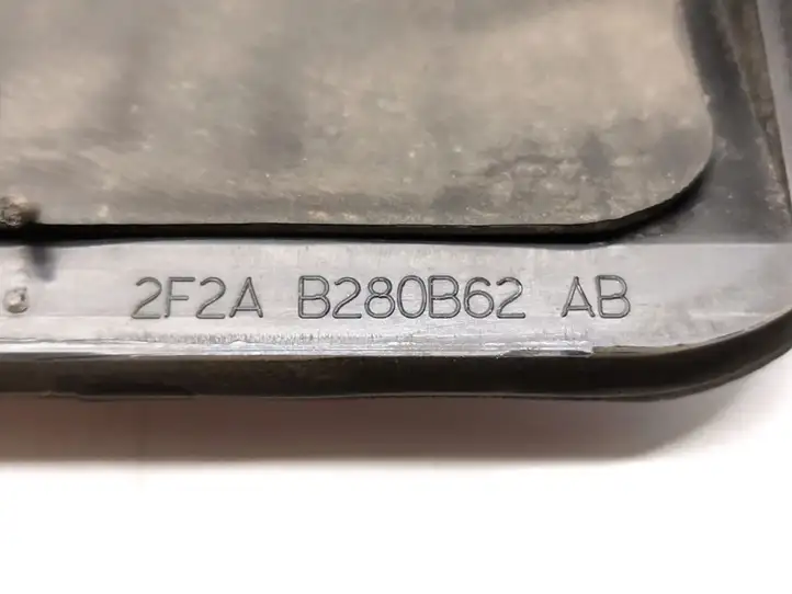 Tesla Model S (2016 - 2021) 2F2AB280B62AB Решетка в крыле — фото 3