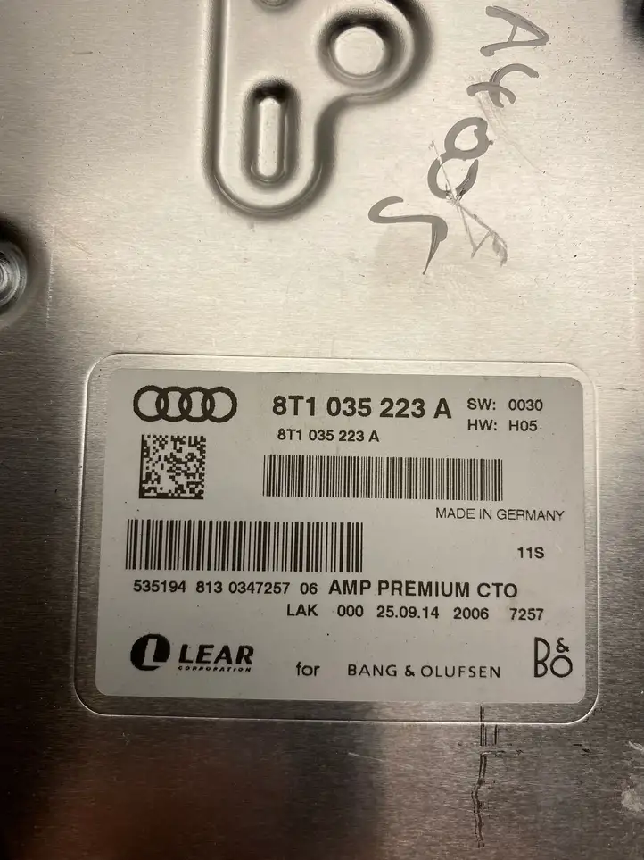 Audi Q5 SQ5 (2008 - 2012) 8T1035223A Усилитель звука — фото 2