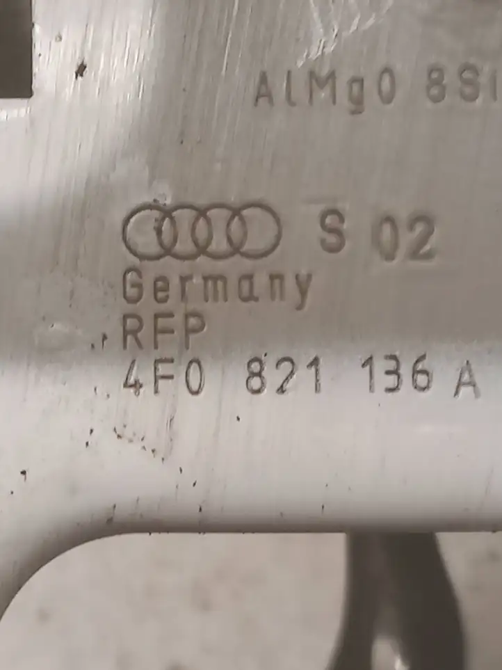 Audi A6 S6 C6 4F (2008 - 2011) 4F0821136A Крепление крыла — фото 3