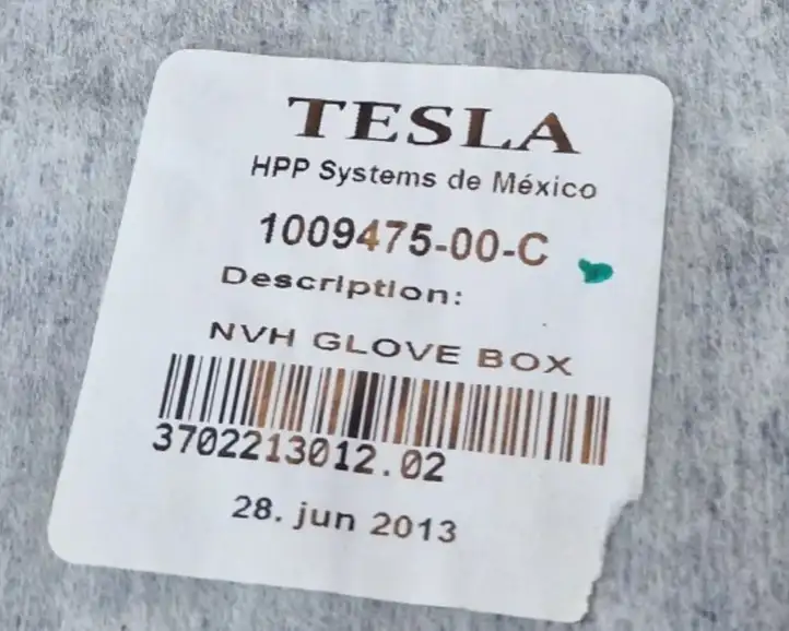Tesla Model S (2012 - 2016) 100332707H Бардачок в сборе — фото 6