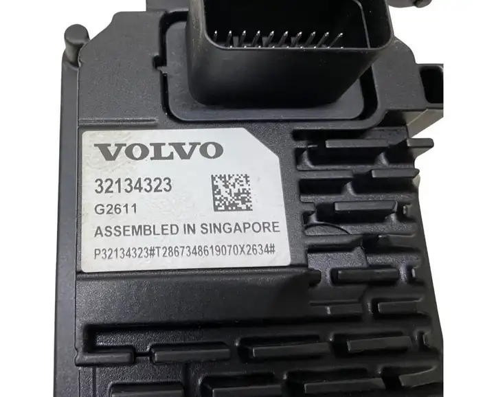 Volvo S90, V90 (2016 - 2020) 32134323 Камера в лобовом стекле — фото 4