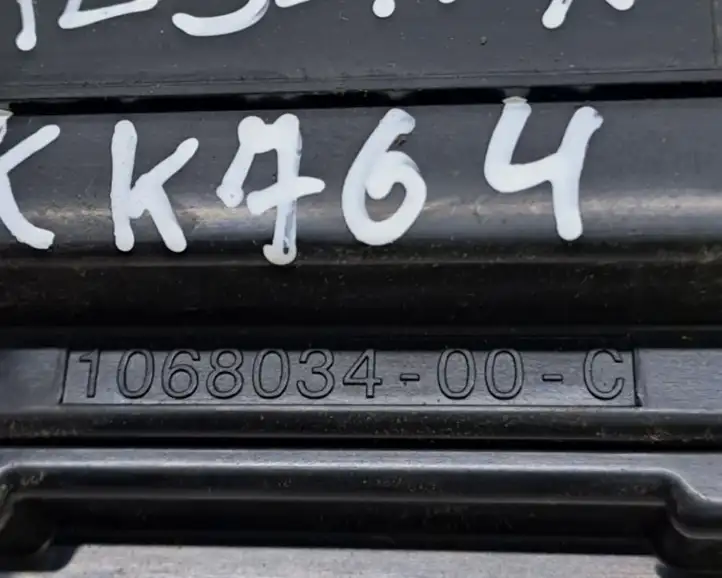 Tesla Model X (2015 - 2021) 106803400C Вентиляционная решетка кузова — фото 4