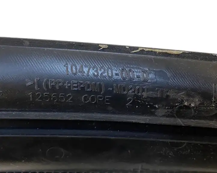 Tesla Model X (2015 - 2021)  104732000D Обшивка крышки багажника