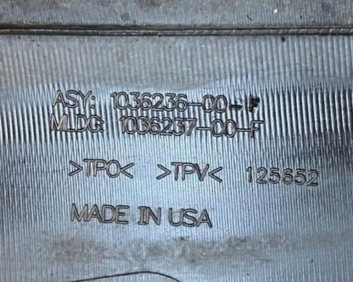 Tesla Model X (2015 - 2021) 103623600F Облицовка радиатора — фото 7
