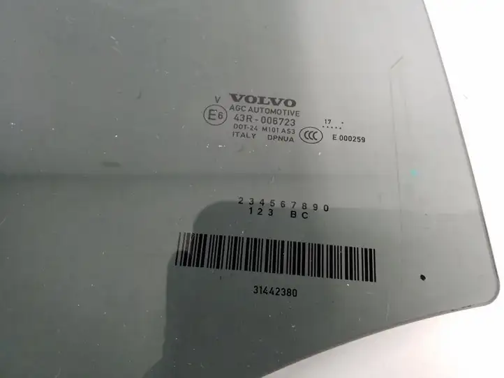 Volvo XC40 (2017 - ) 31442380 Стекло задней двери — фото 2