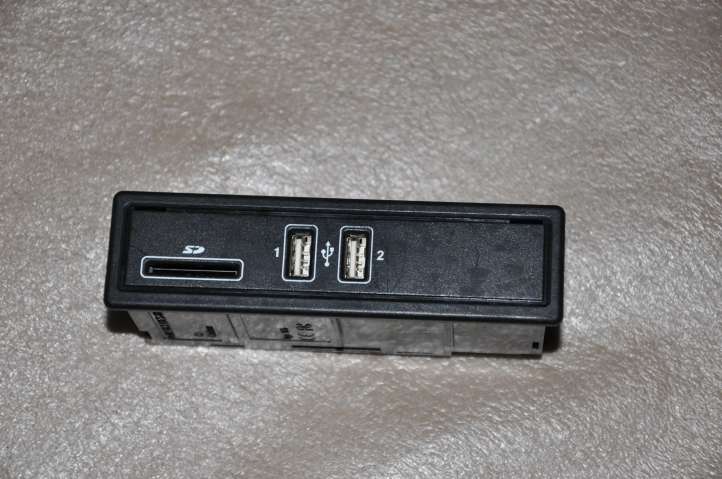 A2058200226 Mercedes-Benz C W205 USB jungtis