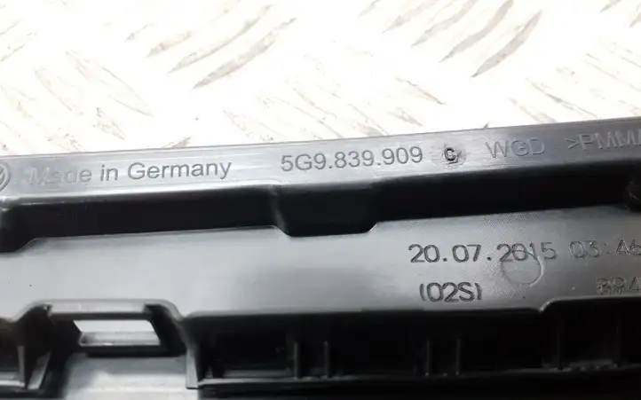 Volkswagen Golf VII (2013 - 2019) 5G9839909 Накладка стекла задней двери — фото 4