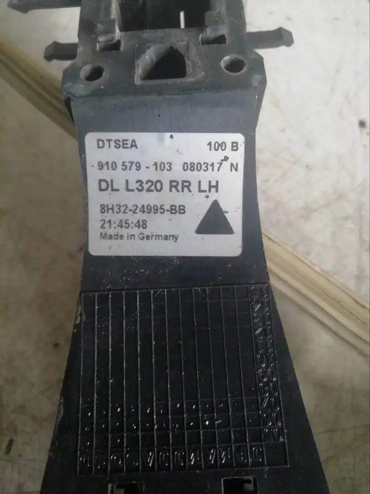 Land Rover Range Rover Sport L320 (2005 - 2009) 8H3224995BB Замок задней двери — фото 3