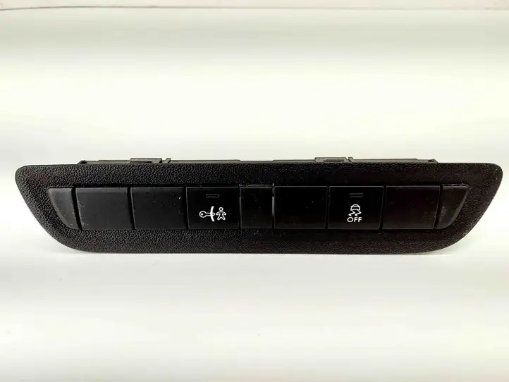 Peugeot 208 (2012 - 2015) 96750154ZD Кнопка фаркопа в багажнике — фото 1