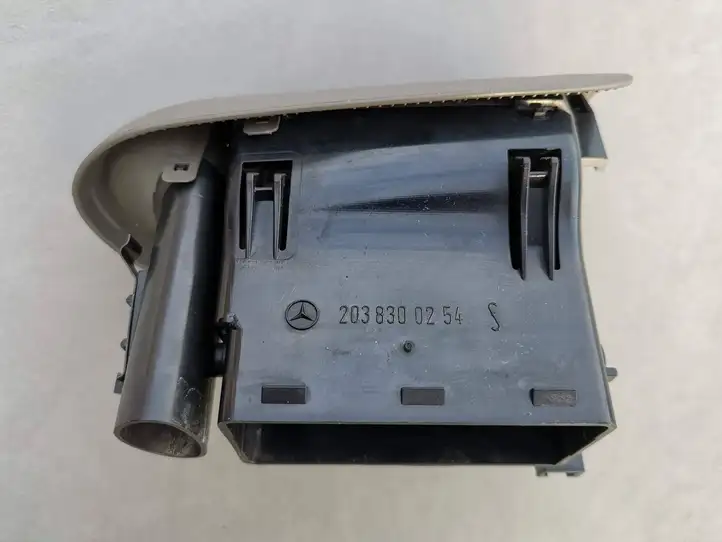 Mercedes-Benz C W203 (2000 - 2007) 2038300254 Боковой воздушный дефлектор — фото 3