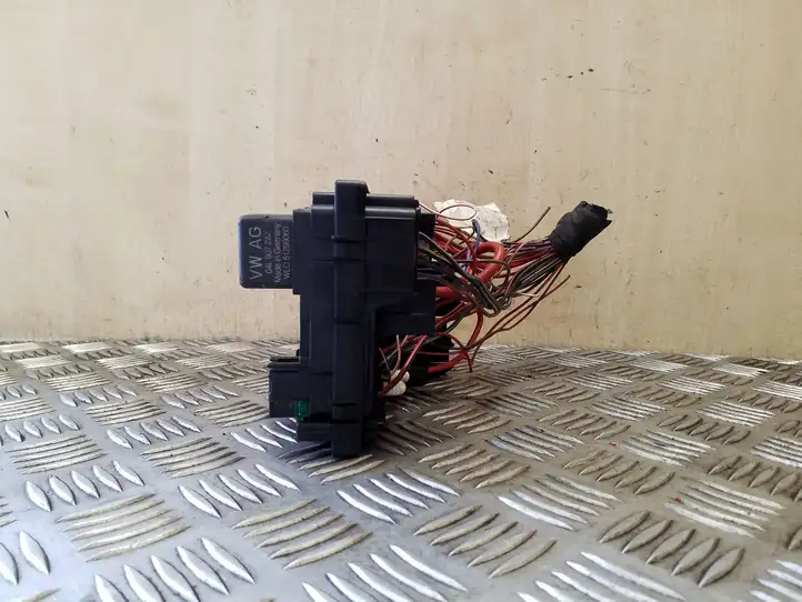 Skoda Octavia Mk3 (5E) (2013 - 2019)  5Q0937125B Блок предохранителей