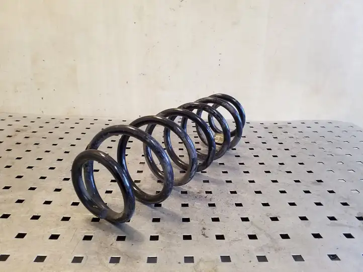 Skoda Octavia Mk3 (5E) (2013 - 2019)  5Q0511121 Пружина