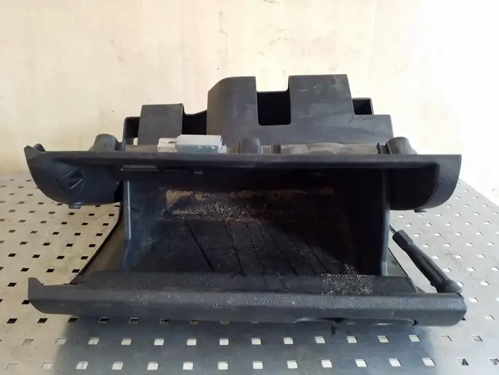 Volkswagen Tiguan (2007 - 2011)  5M2857097S Ящик для вещей