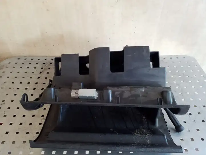 Volkswagen Tiguan (2007 - 2011)  5M2857097S Ящик для вещей