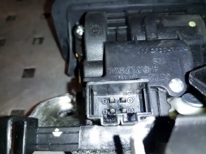 Audi A6 (2011 - 2014)  4H0827505 Замок задней крышки