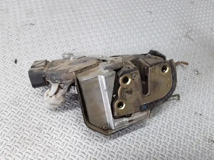 Toyota RAV 4 (XA20) (2000 - 2005) Замок крышки багажника — фото 2