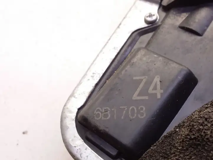 Toyota Corolla Verso AR10 (2004 - 2009) 6B1703 Замок задней двери — фото 4