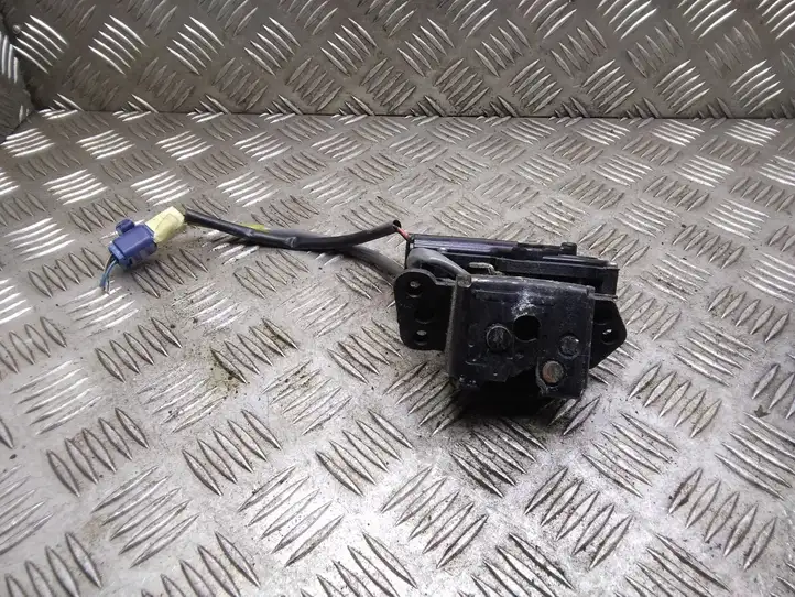 Toyota Corolla Verso AR10 (2004 - 2009)   Замок задней крышки