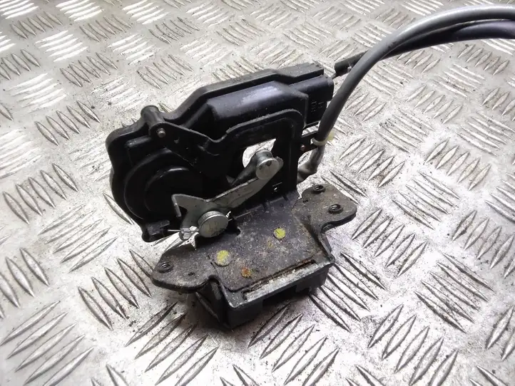 Toyota Corolla Verso AR10 (2004 - 2009)   Замок задней крышки