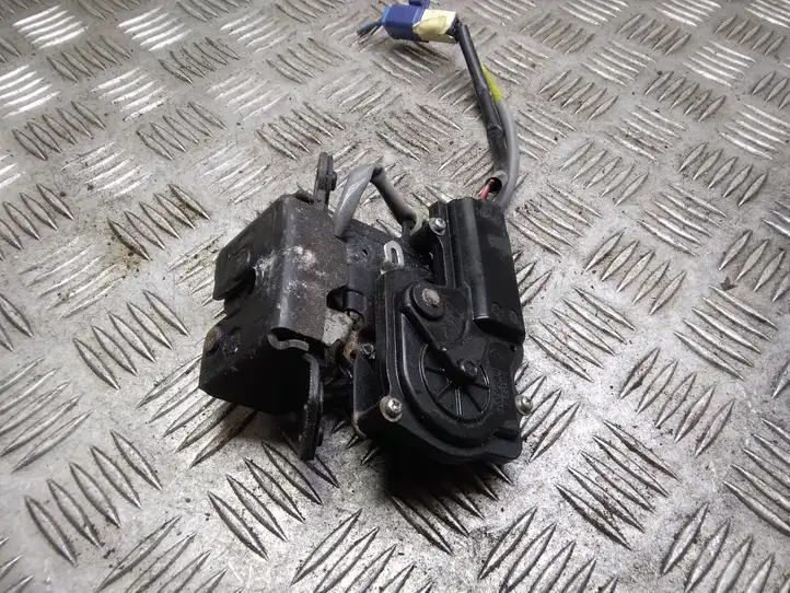 Toyota Corolla Verso AR10 (2004 - 2009)   Замок задней крышки