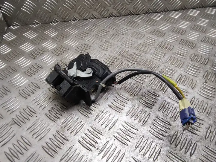 Toyota Corolla Verso AR10 (2004 - 2009)   Замок задней крышки