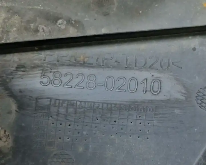 Toyota Auris E180 (2012 - 2018) 5822802010 Защита заднего бампера — фото 9