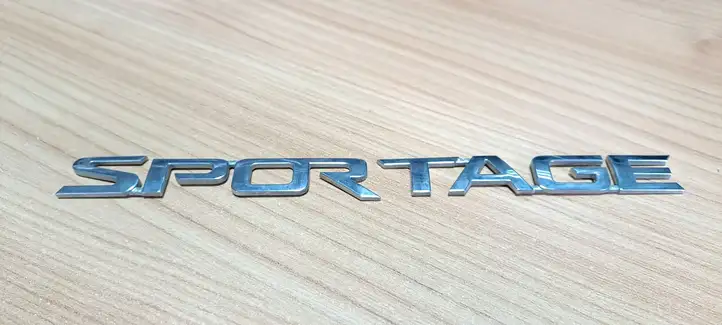 Kia Sportage (2014 - 2016) Эмблема производителя — фото 1