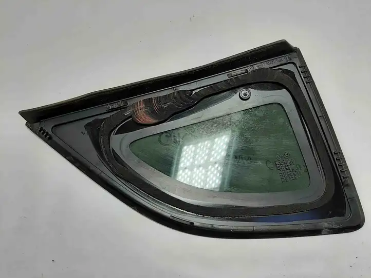 Renault Captur (2013 - 2020) 43R001595 Заднее боковое стекло — фото 3