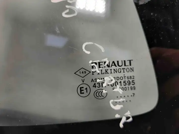 Renault Captur (2013 - 2020) 43R001595 Заднее боковое стекло — фото 4