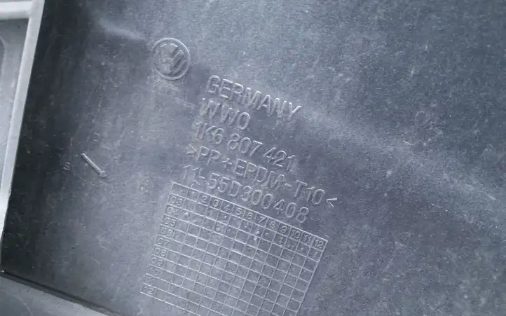 Volkswagen Golf V (2003 - 2009)  1K6807421 Бампер задний