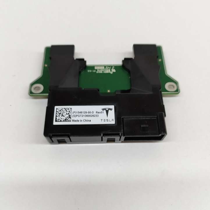 154612961D Tesla Model Y USB jungtis