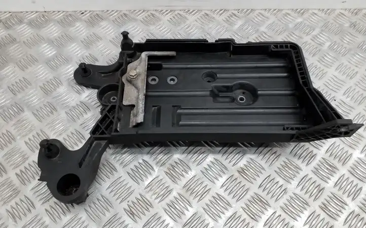 Volkswagen Golf VII (2013 - 2019) 5Q0915321H Площадка аккумулятора — фото 1
