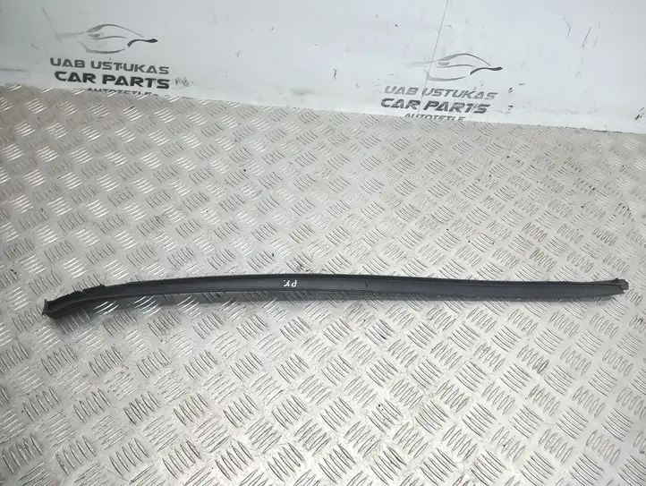 Opel Astra J (2009 - 2012) 13280301 Накладка стоек лобового стекла — фото 1