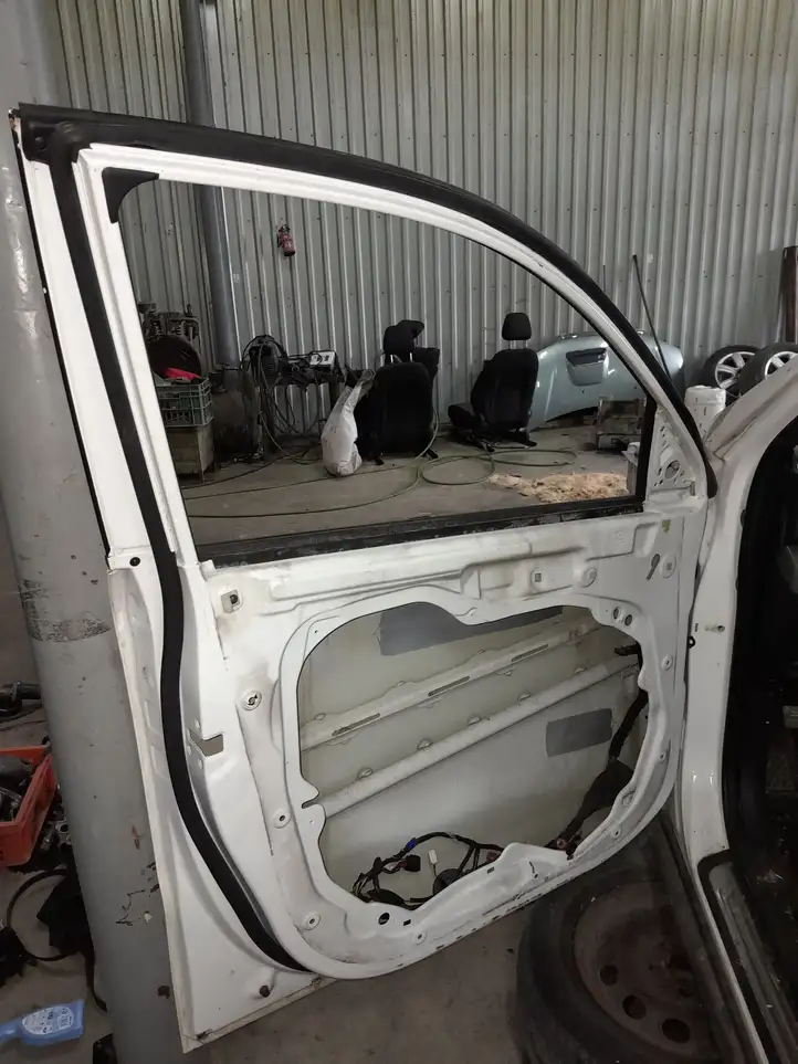 Kia Sorento (2009 - 2014) NOCODE Дверь — фото 4