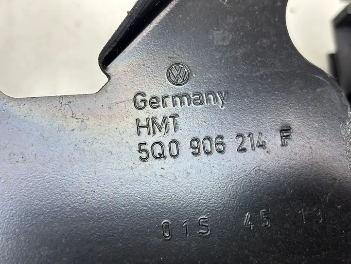 Audi A3/S3 8V (2012 - 2016) 5Q0906214F Кронштейн ЭБУ двигателя — фото 4