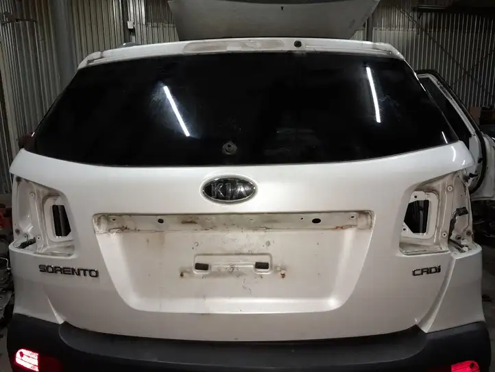 Kia Sorento (2009 - 2014) NOCODE Крышка багажника — фото 1