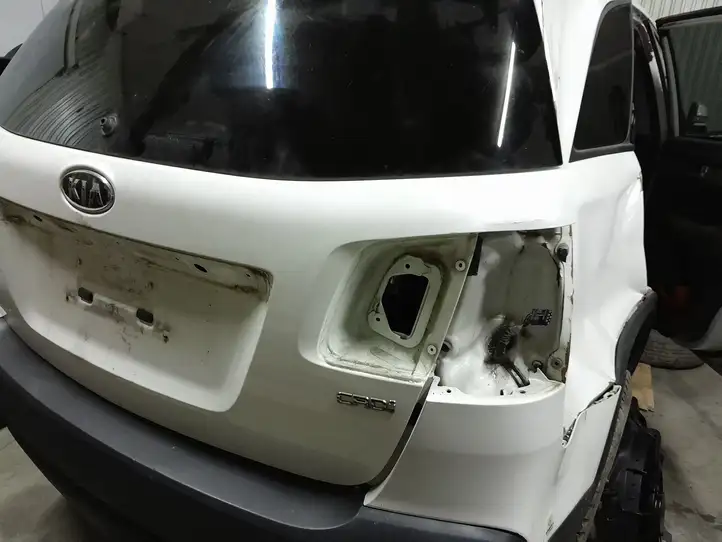 Kia Sorento (2009 - 2014) NOCODE Крышка багажника — фото 5