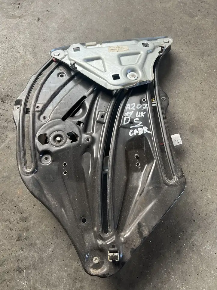 Mercedes-Benz E A207 (2010 - 2017) A2076701603 Механический стеклоподъемник задней двери — фото 1