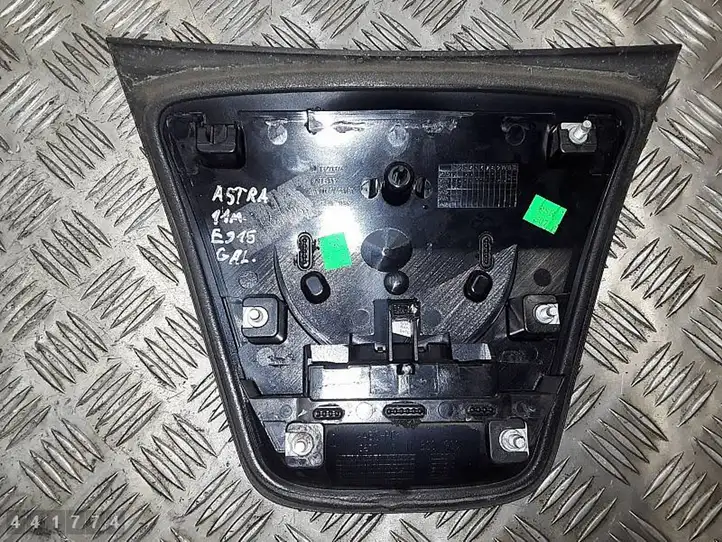 Opel Astra J (2009 - 2012) 13271374 Ручка крышки багажника — фото 5