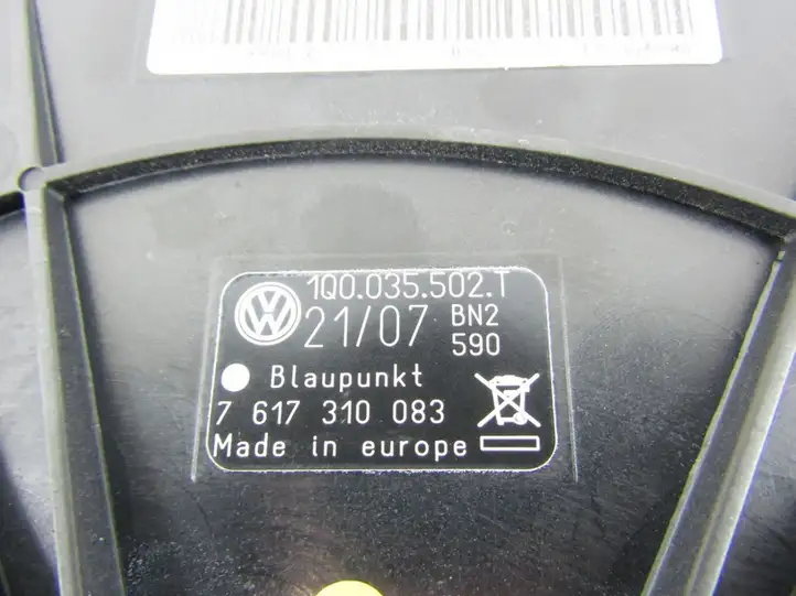 Volkswagen Eos (2006 - 2010) GPS антенна — фото 4